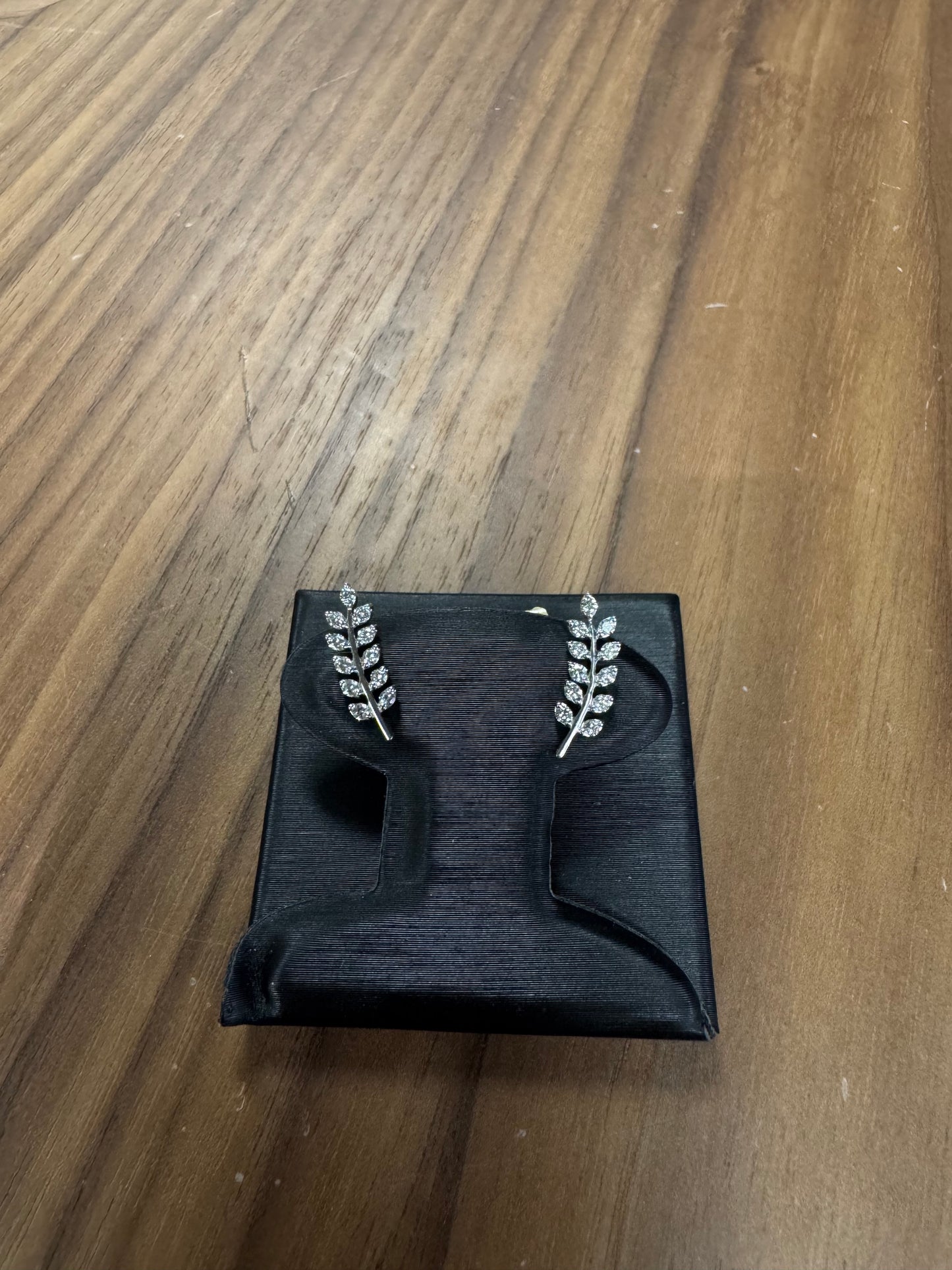 N/A Climbing Leaf Stud