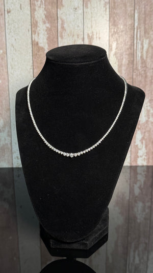 N/A 14KWG Graduated Tennis Necklace