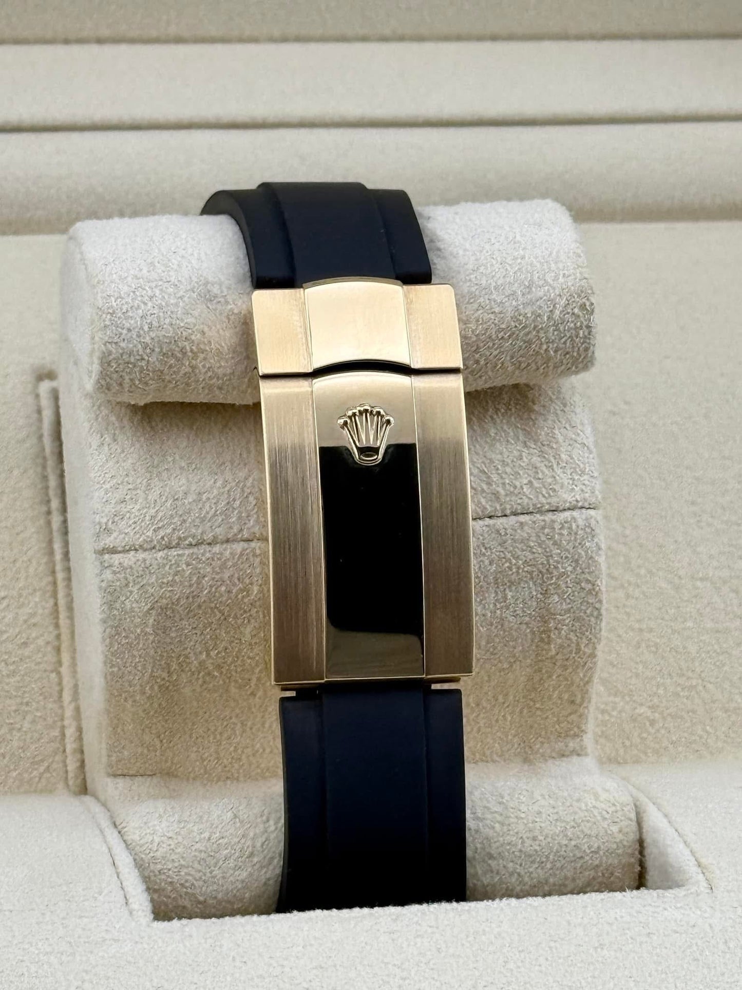 Rolex Sky Dweller 18k Yellow Gold image 1