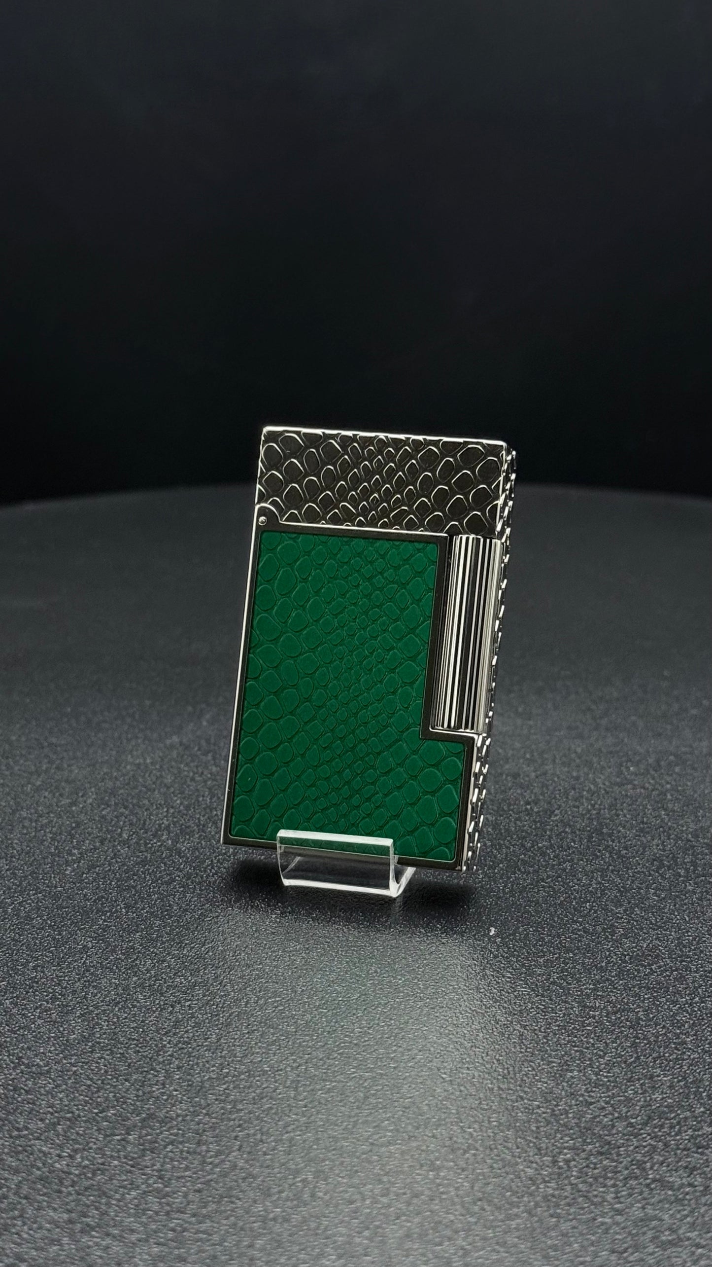 S.T Dupont line 2 snake skin green lighter
