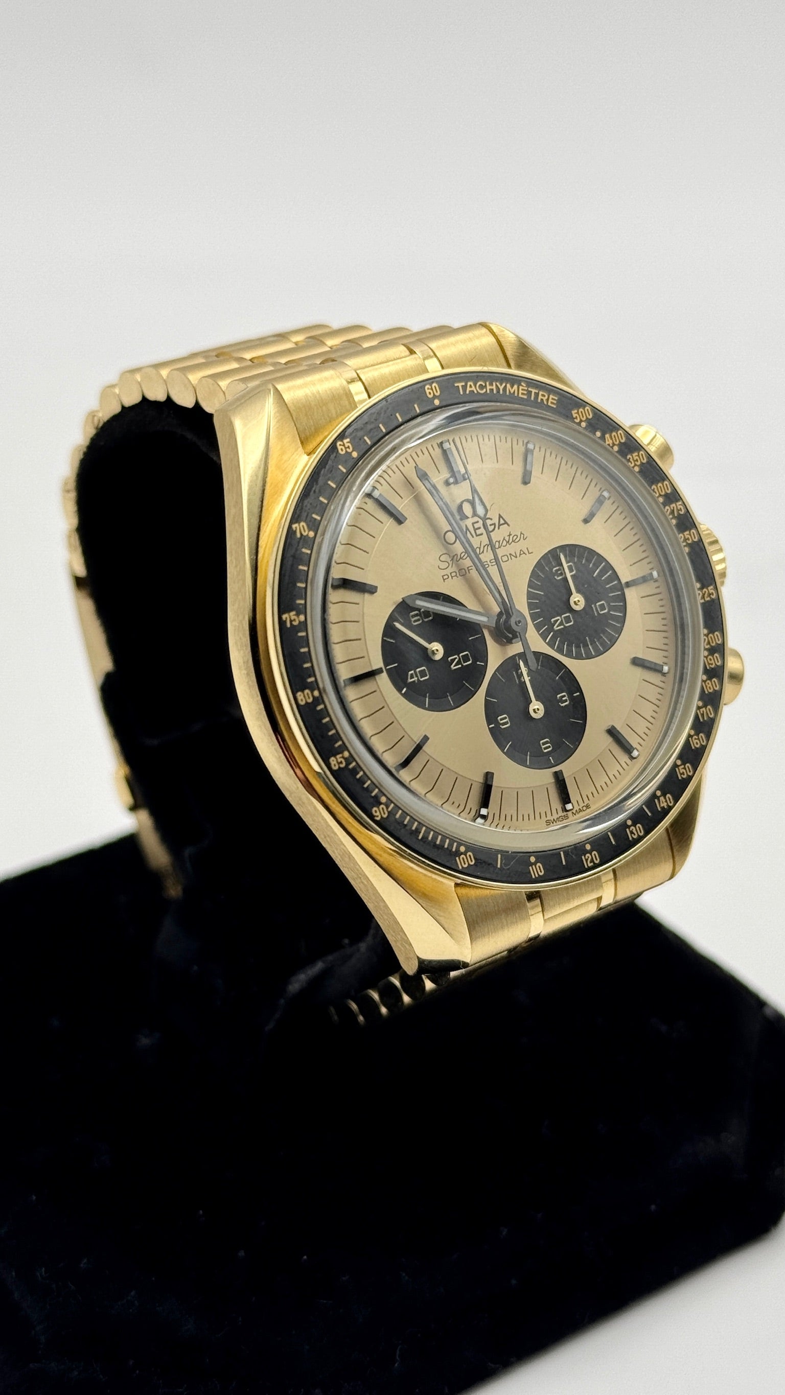 Omega Speedmaster Yellow Gold image 1