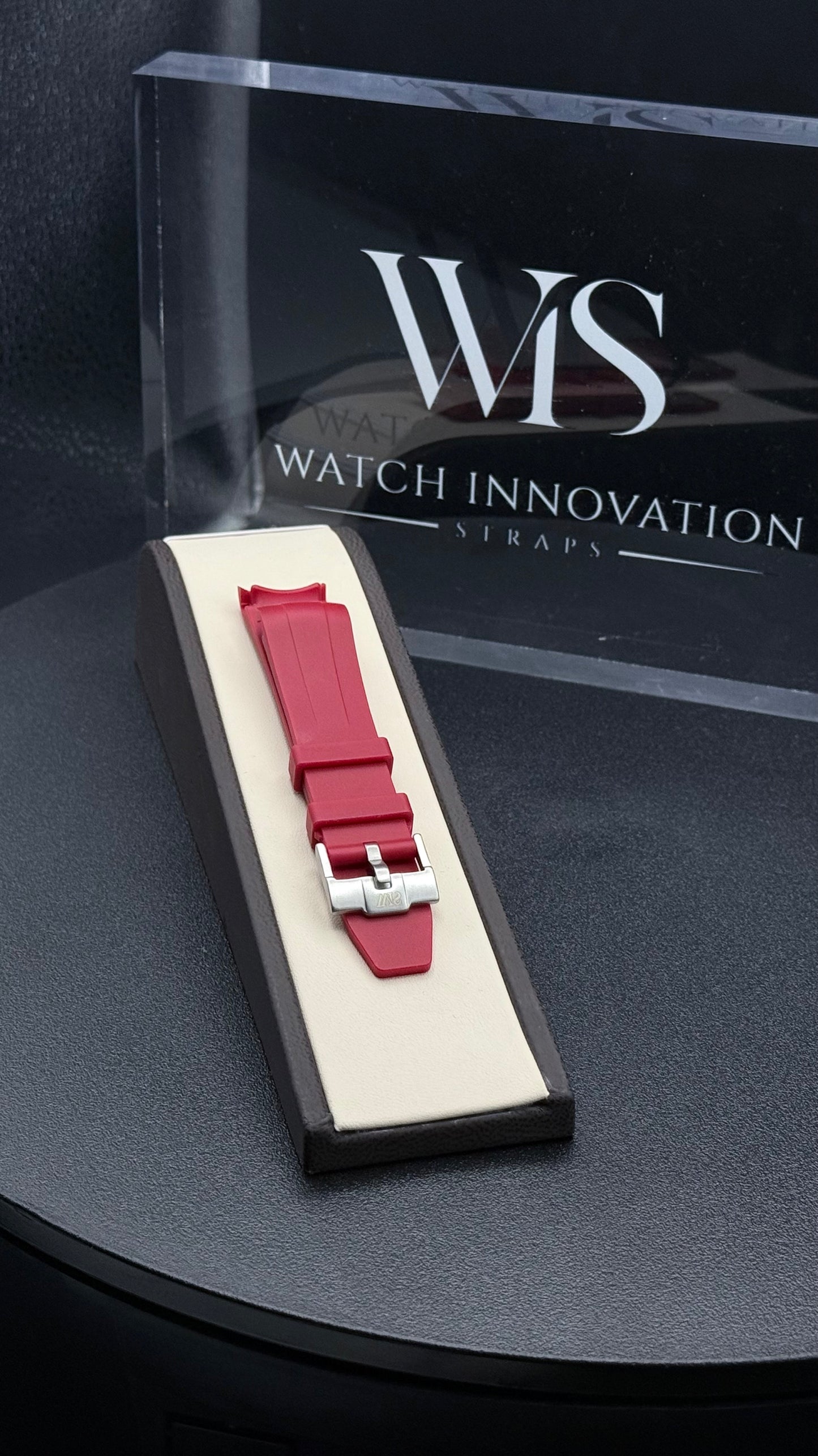Rubber curved red- 20mm strap