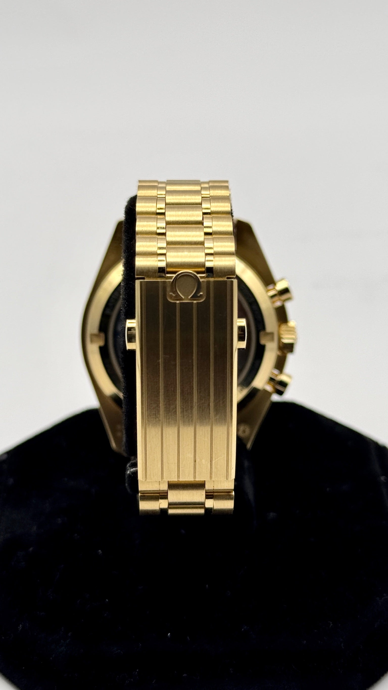Omega Speedmaster Yellow Gold image 2
